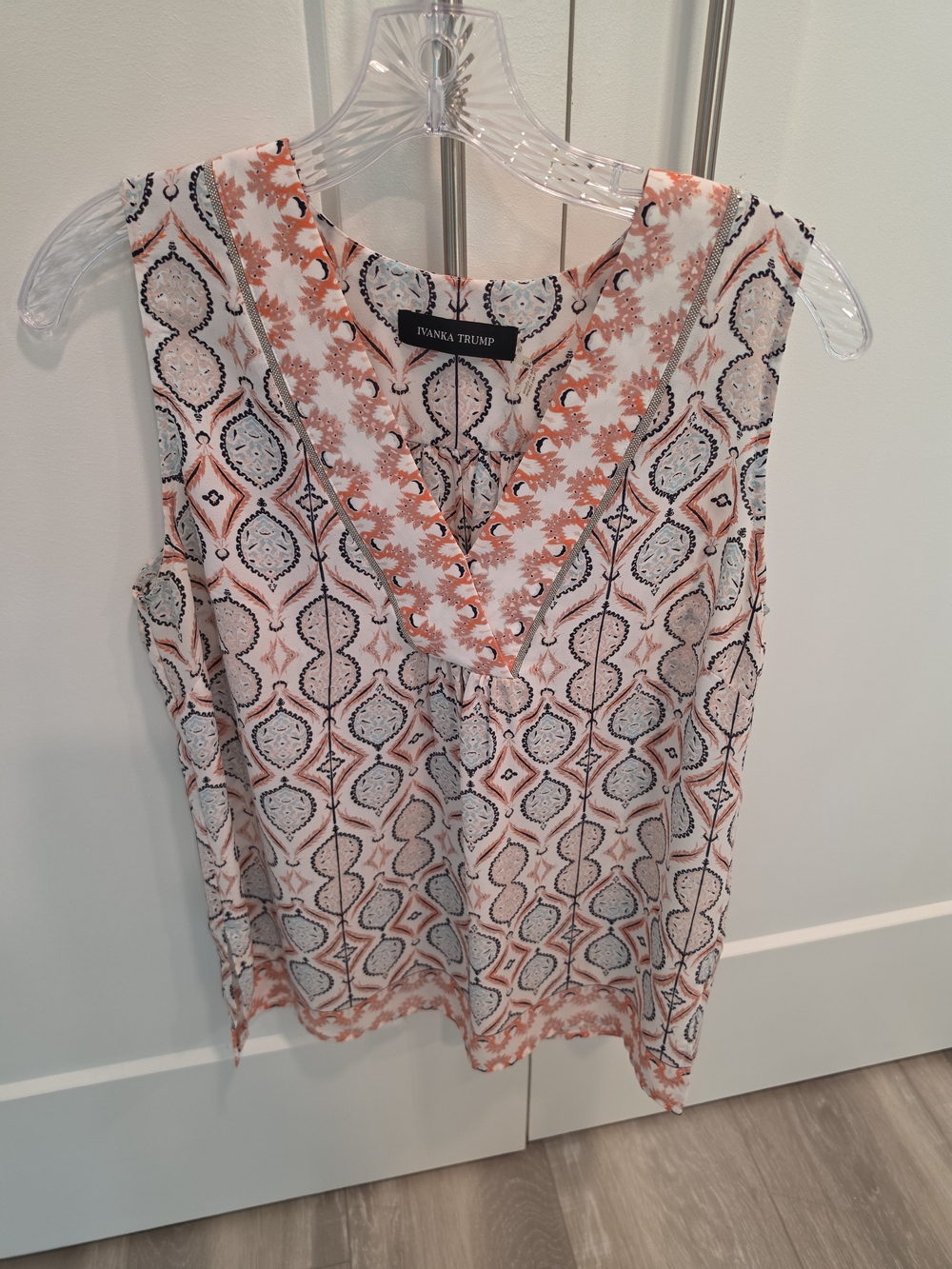 Ivanka Trump Coral & Navy Printed V-Neck Sleeveless Top Size M